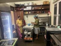 O bucătărie sau chicinetă la Town Top Hotel & Resturant