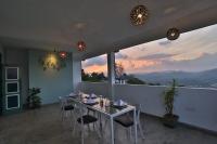 Nespecifikovaný výhled na hory nebo výhled na hory při pohledu z hotelu