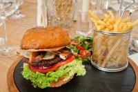 Jídlo v hotelu nebo okolí