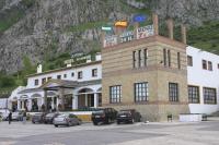Nespecifikovaný výhled na hory nebo výhled na hory při pohledu z hotelu