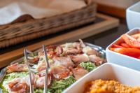 Jídlo v hotelu nebo okolí