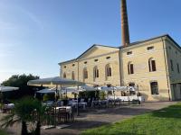 Clădirea în care este situat/ăhotelul