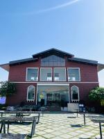 Tòa nhà nơi khách sạn tọa lạc