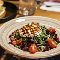 einen Teller Essen mit Salat auf dem Tisch in der Unterkunft А17 Plovdiv Apartments - Close to University hospitals, Rowing Channel and Mall Plovdiv in Plowdiw