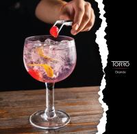 Eine Person gibt eine Erdbeere in einen Cocktail. in der Unterkunft А17 Plovdiv Apartments - Close to University hospitals, Rowing Channel and Mall Plovdiv in Plowdiw