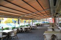 Reštaurácia alebo iné gastronomické zariadenie v ubytovaní Hotel Ózd
