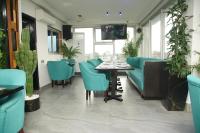 TV a/nebo společenská místnost v ubytování Hôtel Exotic Plaza