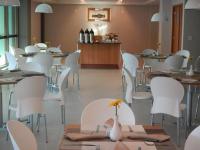 Restaurace v ubytování Flat no Prime Promenade Itaboraí
