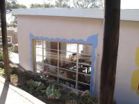 フィックスバーグにあるMarakong at Rustlers Valleyの改装中の窓のある建物