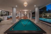 una mesa de billar en el patio trasero de una casa en Gran Hotel Panamericana, Mérida, en Mérida