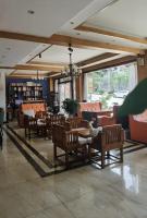 Khu vực ghế ngồi tại Earstring Hanging Gardens Hotel