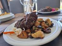 Jídlo v hotelu nebo okolí