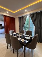 Χώρος καθιστικού στο The Timberline Murree