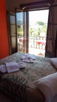 A bed or beds in a room at Islands Apartments