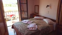 A bed or beds in a room at Islands Apartments
