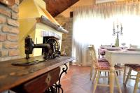 Posedenie v ubytovaní Rustic house with private swimming pool