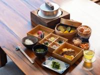 Jídlo v hotelu nebo okolí