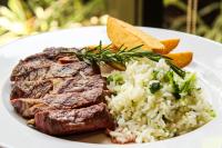 Jídlo v hotelu nebo okolí