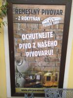 宁布尔克安妮什梅耶迪基旅馆的砖墙上的一个标志的照片