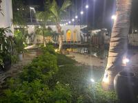 Vườn quanh Sol Flow Retreat