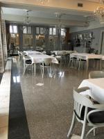 a dining room with white tables and chairs at Palac i Loft Ojrzanów in Ojrzanów