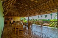 En balkon eller terrasse på Nzoghu Heritage Safari Camp