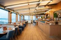 Un restaurant sau alt loc unde se poate mânca la Canopy by Hilton Cannes