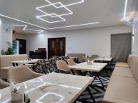 Et opholdsområde på KDS Residency Hotel and Banquet