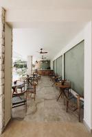 キジカジにあるJohari Beach Resort, Kizimkazi Zanzibarの教室(テーブル、椅子、チョークボード付)