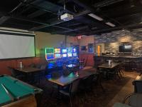 een eetkamer met tafels en pingpongballen bij Big Horn motor Inn in Grande Cache