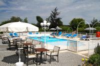 The swimming pool at or close to Hotel Spa La Malouini&egrave;re Des Longchamps - Saint-Malo