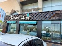 um carro branco estacionado em frente a uma loja em Sea View Retreat- Self Catering Apartment em Abu Dhabi