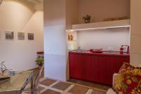 La Porta Rossa di Borgo - Vatican Luxury Suiteにあるキッチンまたは簡易キッチン