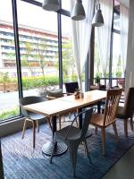 a table and chairs in a room with windows at 康铂酒店深圳国际会展中心店 in Shenzhen