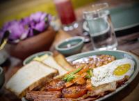 Jídlo v hotelu nebo okolí