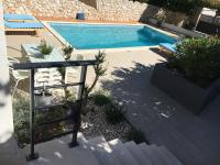 Bazén v ubytování Holiday Home Vuko nebo v jeho okolí