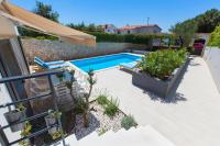 Bazén v ubytování Holiday Home Vuko nebo v jeho okolí