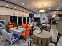 TV a/nebo společenská místnost v ubytování Makiling Onsen Hotel