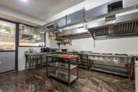 Η κουζίνα ή μικρή κουζίνα στο Hotel Delight Suites