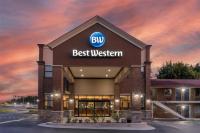 Un edificio con el letrero de Bhub Best Western. en Best Western Acworth Inn, en Acworth