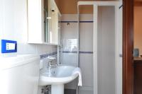 A bathroom at B&B La Castellana