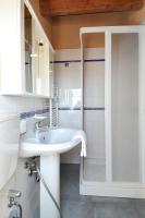 A bathroom at B&B La Castellana
