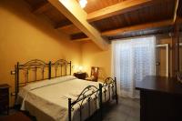 A bed or beds in a room at B&B La Castellana