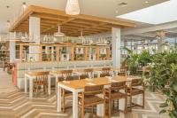 Reštaurácia alebo iné gastronomické zariadenie v ubytovaní Amadria Park Beach Hotel Jure