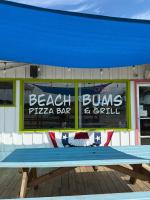 een picknicktafel voor een pizzabar bij RV by the Sea in North Topsail Beach