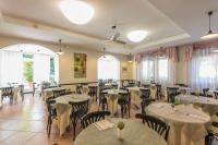 Reštaurácia alebo iné gastronomické zariadenie v ubytovaní B&B Hotel Souvenir
