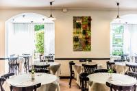 Reštaurácia alebo iné gastronomické zariadenie v ubytovaní B&B Hotel Souvenir