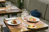 Φαγητό σε αυτό το ξενοδοχείο ή κάπου εκεί κοντά