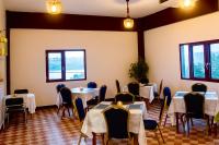 Un restaurant sau alt loc unde se poate mânca la Crown Royale Hotel & Lounge