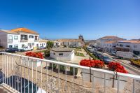 una vista di una città da un balcone di Casa da Praça - Vila do Bispo, Algarve a Vila do Bispo